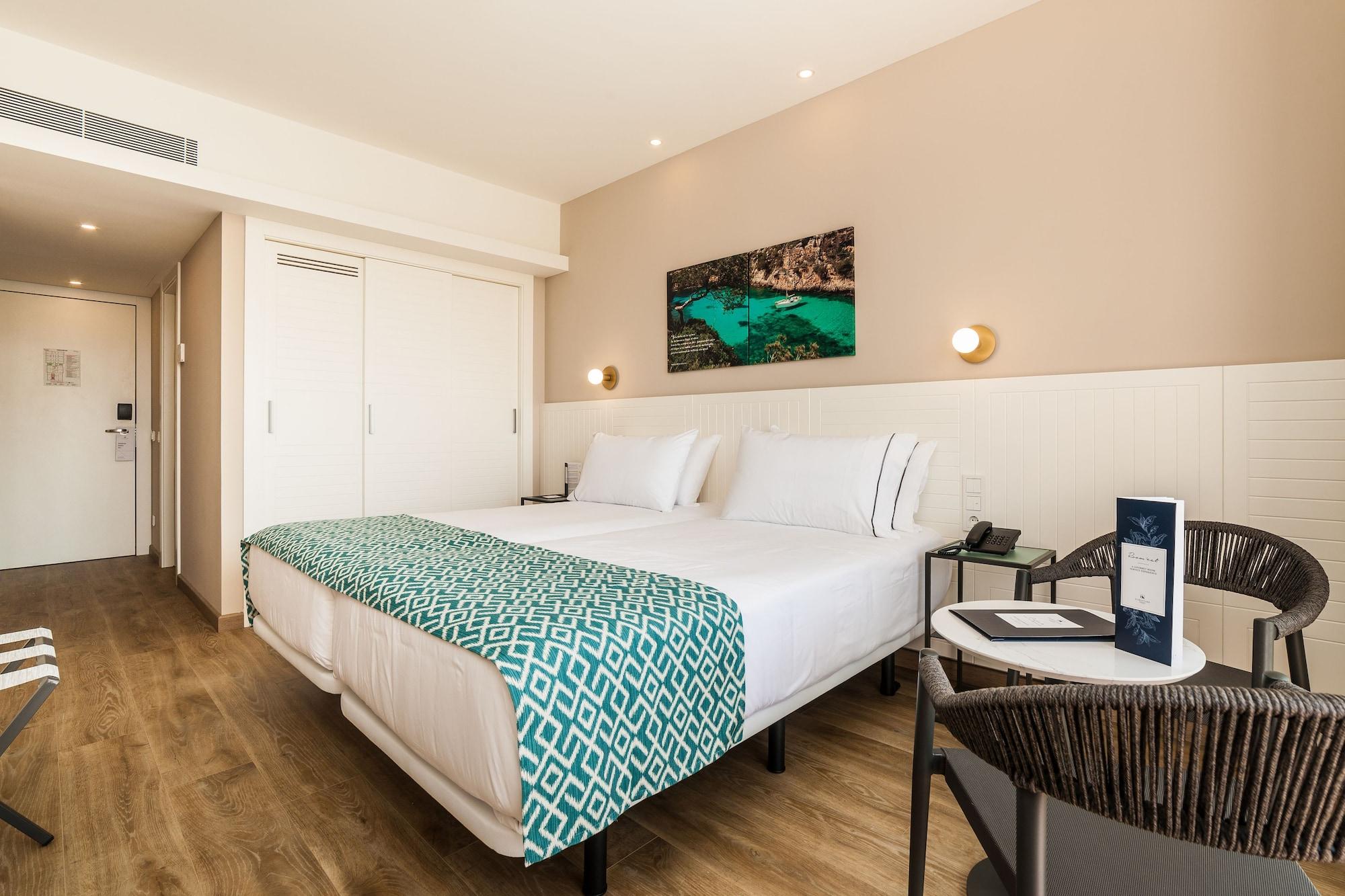 Отель Eurostars Marivent Пальма-де-Майорка Экстерьер фото Room at the hotel
