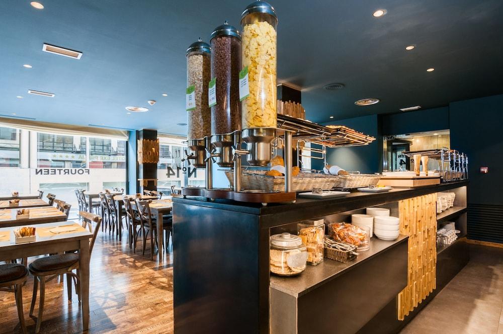 Отель Eurostars Marivent Пальма-де-Майорка Экстерьер фото Breakfast buffet at the hotel