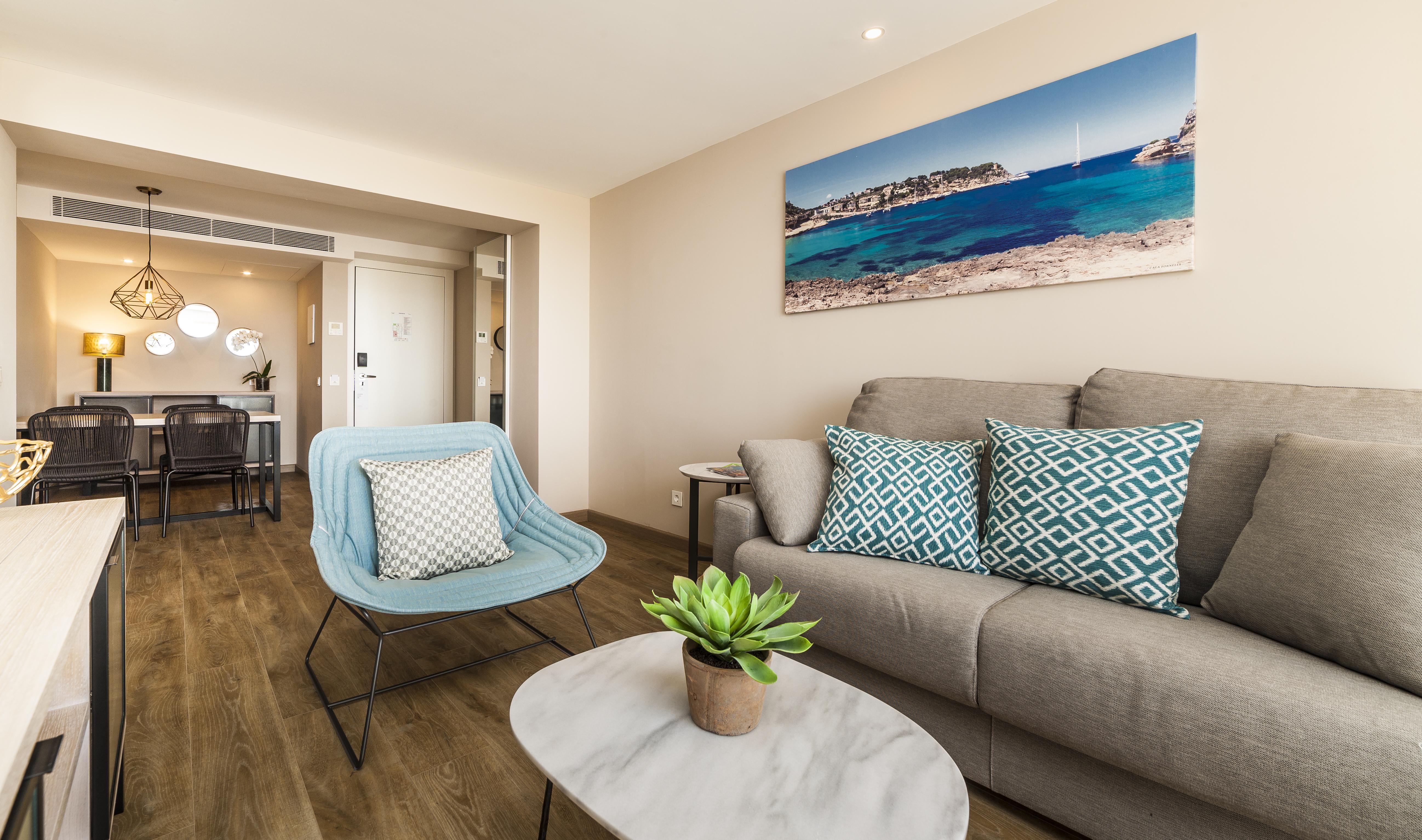 Отель Eurostars Marivent Пальма-де-Майорка Экстерьер фото A living room in a modern apartment in Palma de Mallorca, Spain.