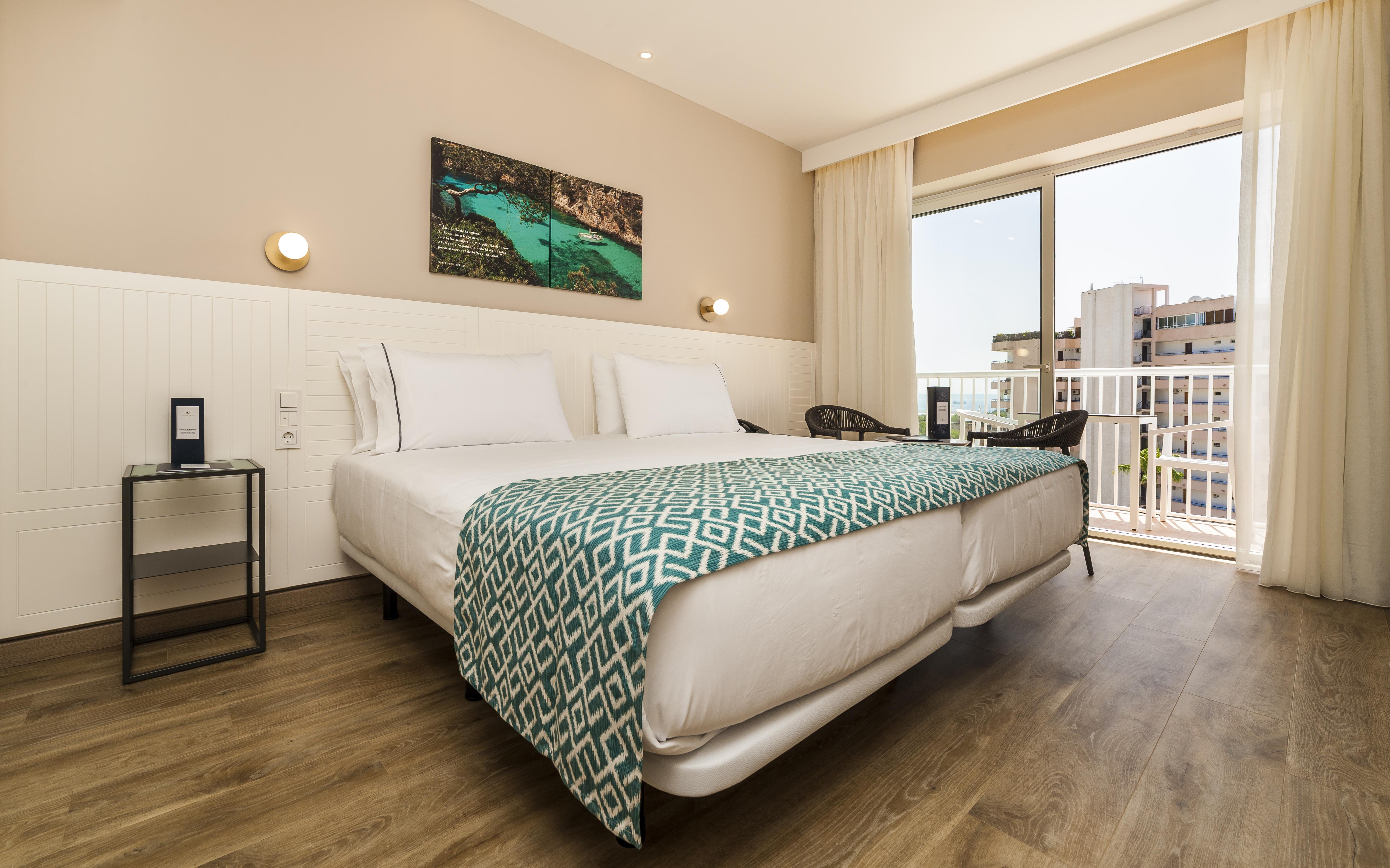 Отель Eurostars Marivent Пальма-де-Майорка Экстерьер фото Room at the hotel