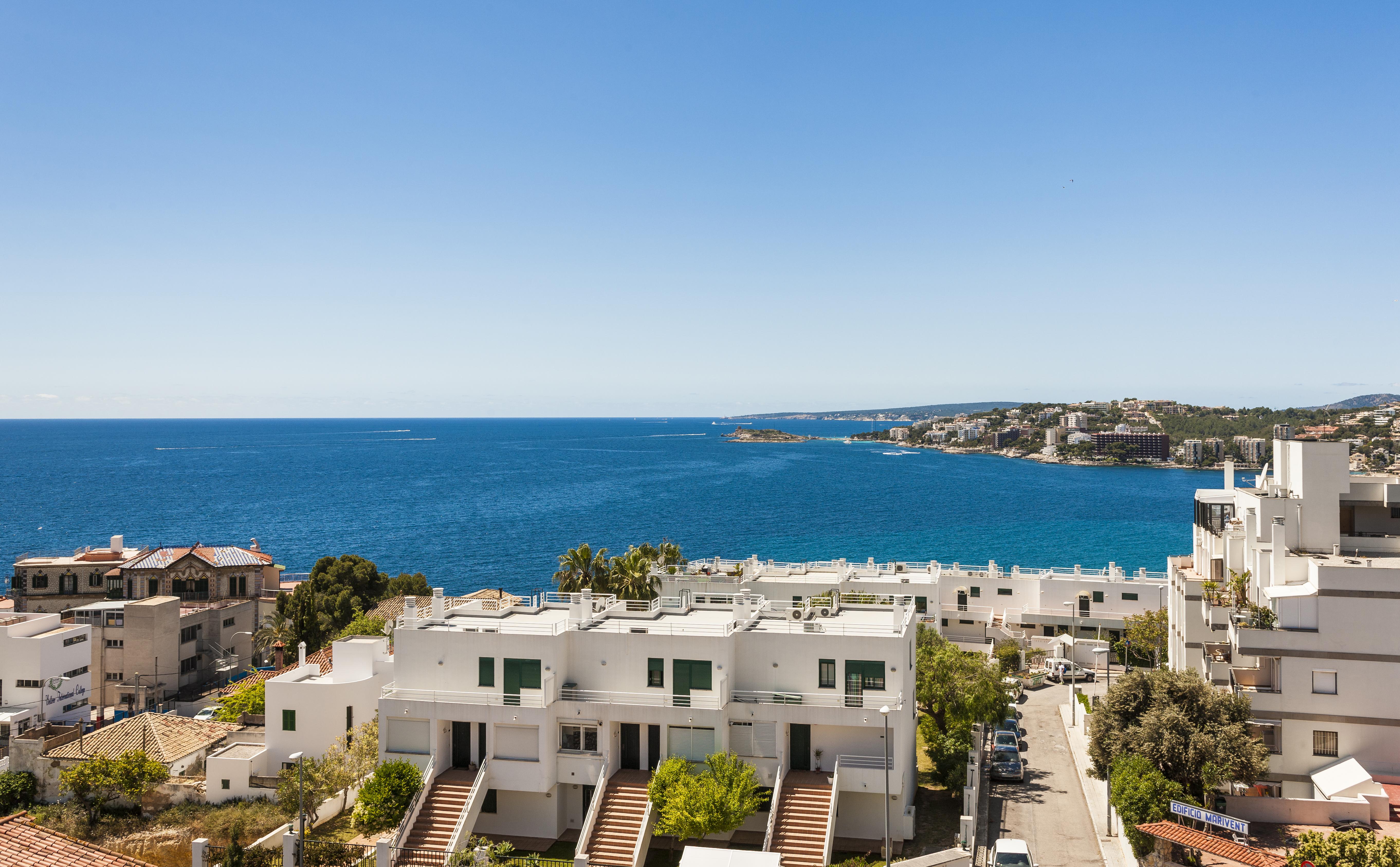 Отель Eurostars Marivent Пальма-де-Майорка Экстерьер фото A view of the sea from the balcony of a house in Portals Nous