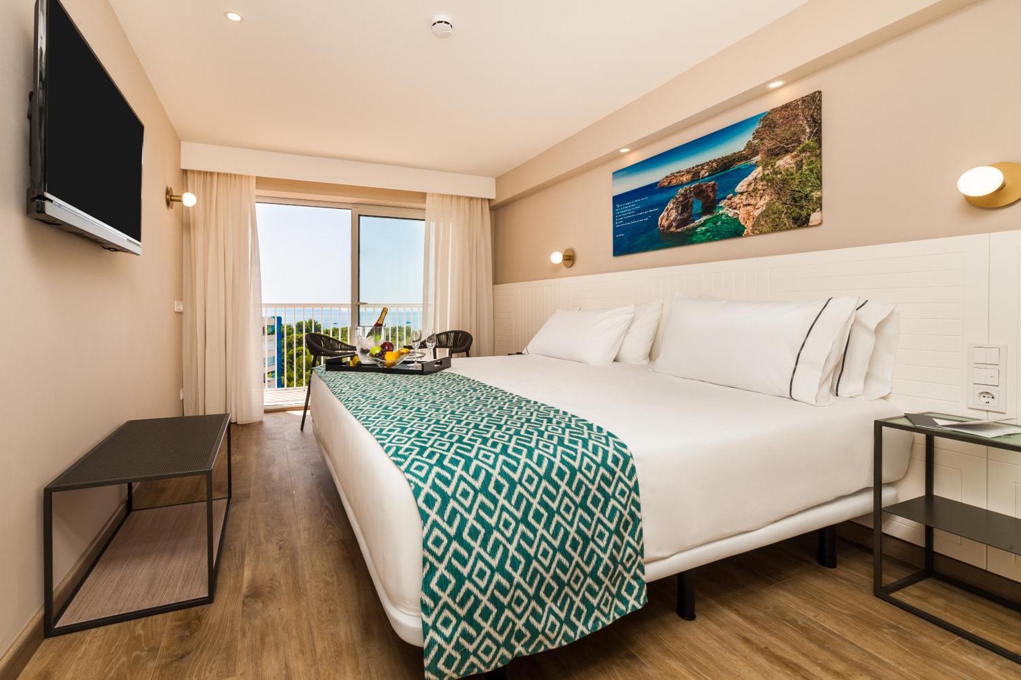 Отель Eurostars Marivent Пальма-де-Майорка Экстерьер фото Room with sea view