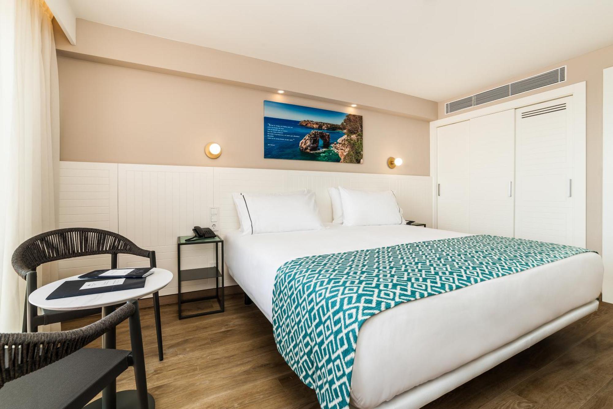 Отель Eurostars Marivent Пальма-де-Майорка Экстерьер фото Room at the hotel