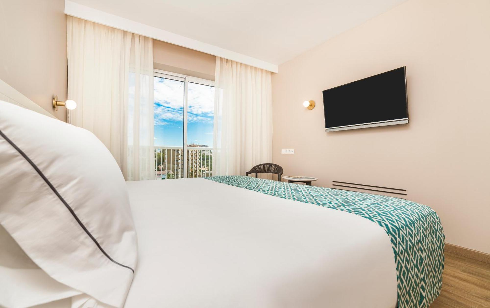 Отель Eurostars Marivent Пальма-де-Майорка Экстерьер фото Room at the hotel
