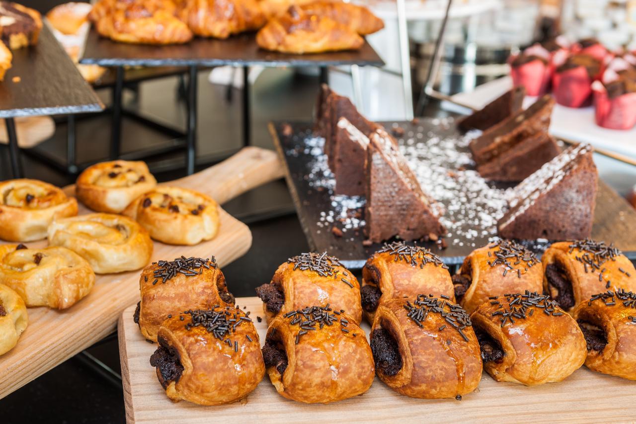 Отель Eurostars Marivent Пальма-де-Майорка Экстерьер фото "The pastry shop is open for breakfast and lunch"